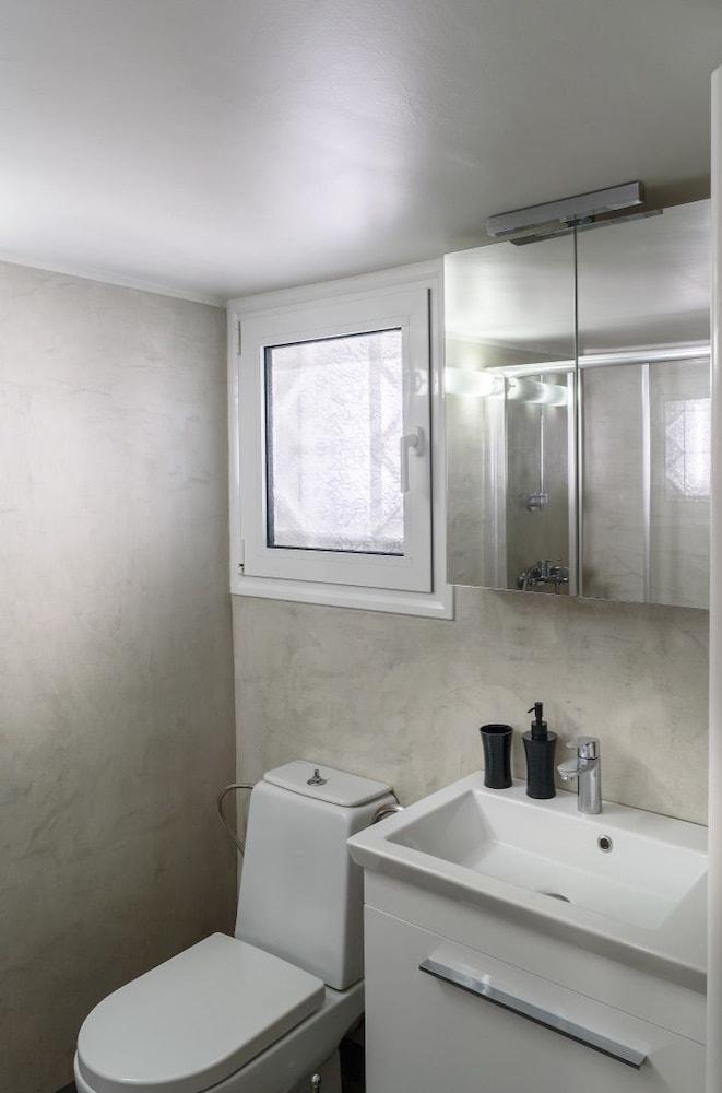 Modern Design Near Acropolis Apartment *